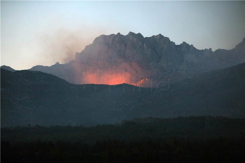 HAK: Zbog požara zatvorena A1 između Zadra i Šibenika 