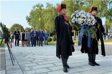 Polaganje vijenaca na Grobnicu narodnih heroja