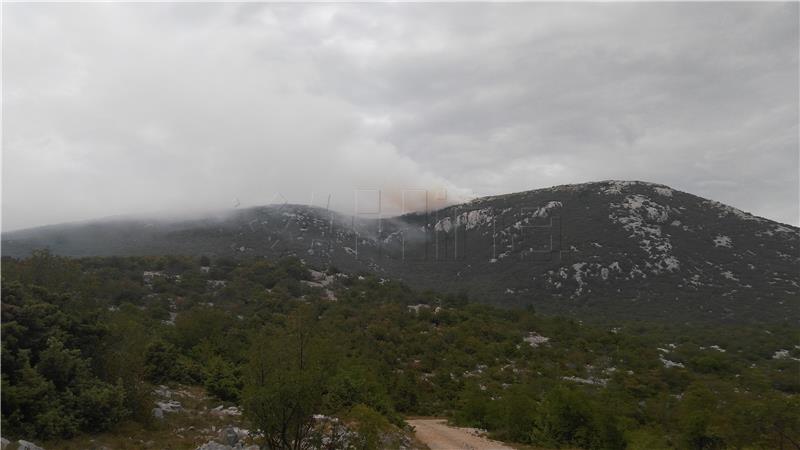 Sjeverni Velebit gori tjedan dana, nije ga ugasila niti kiša