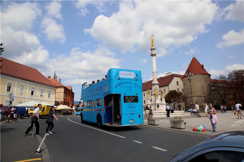 Zagrebački turistički autobusi "Doživi grad"