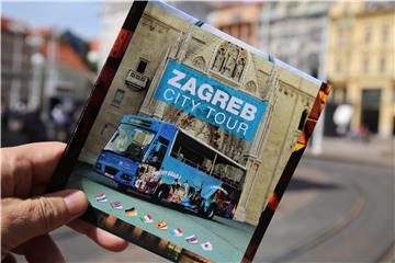 Zagrebački turistički autobusi "Doživi grad"