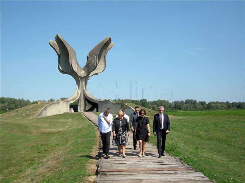 Izaslanstvo HDZ-a posjetilo Jasenovac