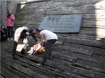 Izaslanstvo HDZ-a posjetilo Jasenovac