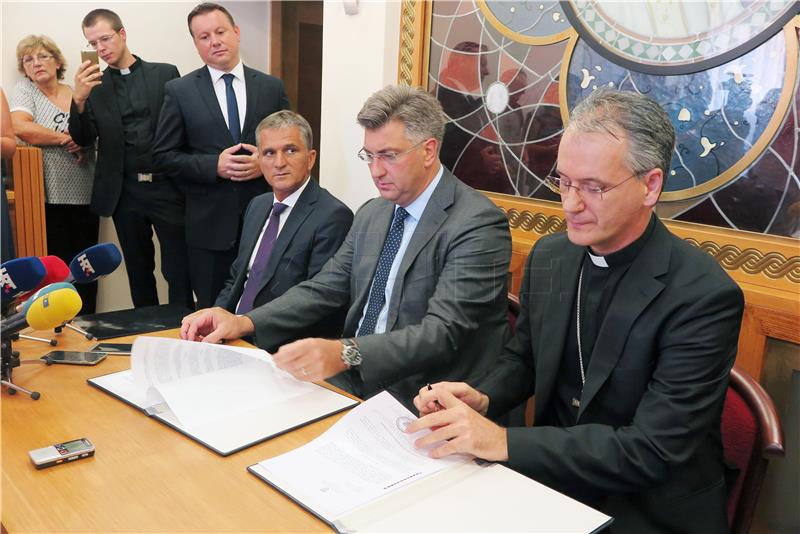 Government donates property to Porec-Pula Diocese