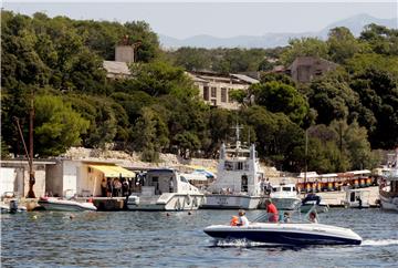 Goli Otok - turisti