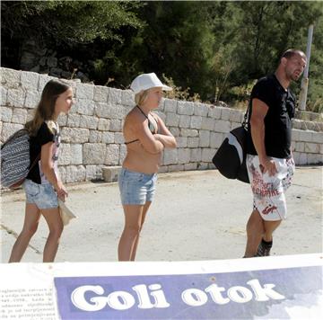 Goli Otok - turisti