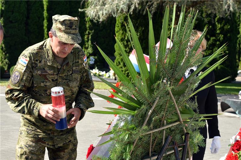 U organizaciji Koordinacije udruga proisteklih iz Domovinskog rata Grada Vukovara 2003. obilježen 'Dan Vukovarskih branitelja'