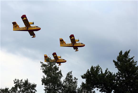 Krstičević: Nagrada pilotima i tehničarima kanadera, air tractora i helikoptera