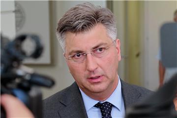 Plenković: Vlada će nagraditi one koji su se borili s požarima