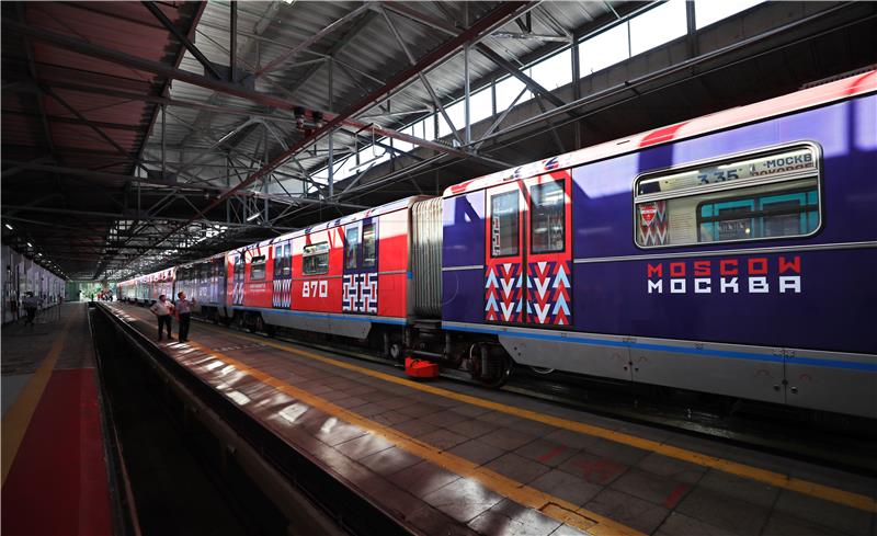 RUSSIA SUBWAY TRAIN