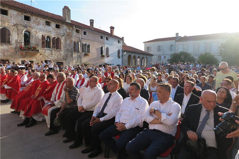 Svetvinčenat: Kardinal Puljić predvodio misno slavlje u povodu 70. obljetnice smrti blaženog Miroslava Bulešića