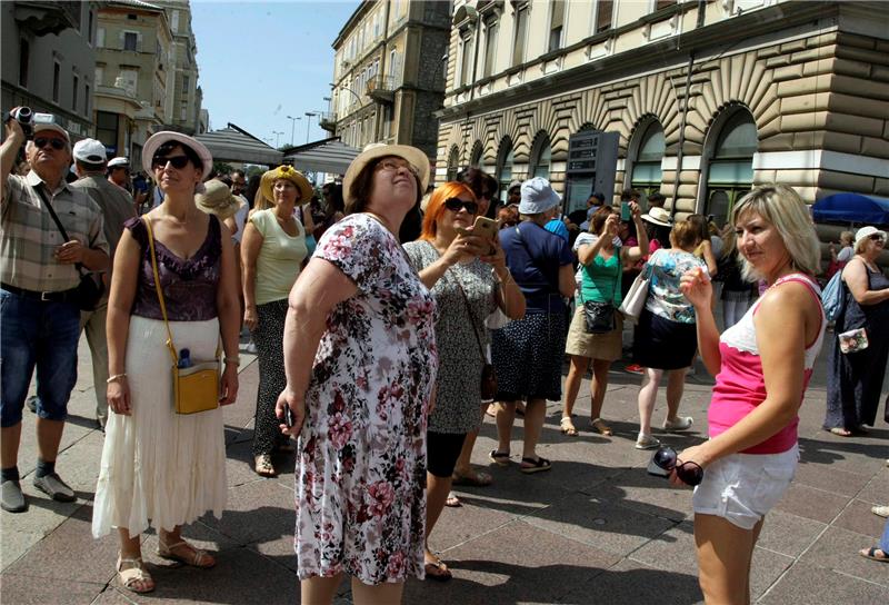 Turisti u razgledavanju Rijeke