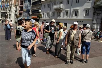 Turisti u razgledavanju Rijeke