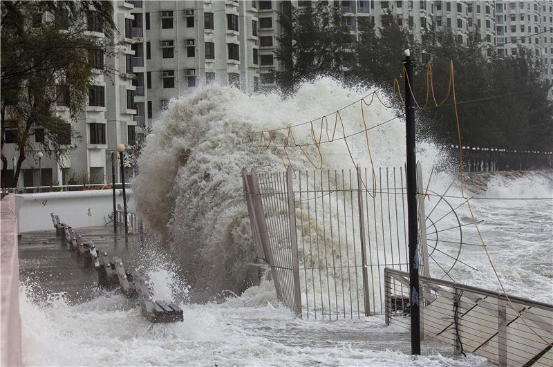 CHINA HONG KONG WEATHER PAKHAR