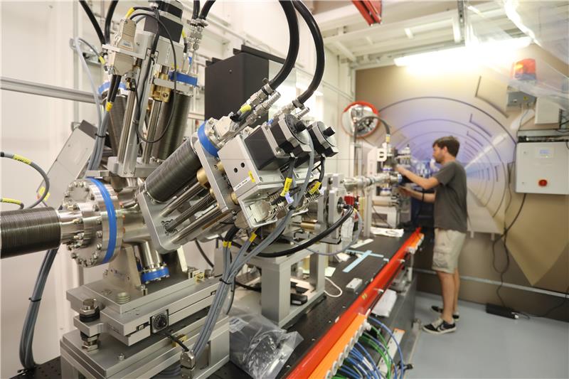 GERMANY RESEARCH X-RAY LASER