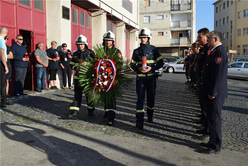 Šibenik: Vijenci za stradale vatrogasce