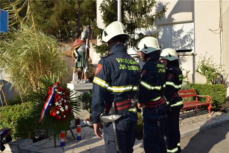 Šibenik: Vijenci za stradale vatrogasce