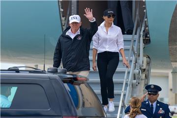 Melania se u Teksasu ipak iskrcala u tenisicama