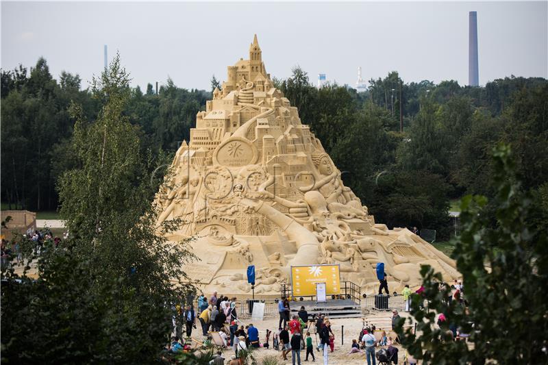 Sand castle record attempt in Duisburg