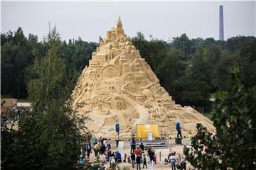 Sand castle record attempt in Duisburg