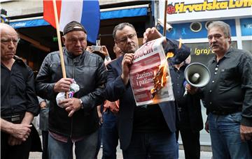 Non-parliamentary party protests outside Serb National Council