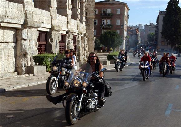 Pula: defile nekoliko tisuća bikera u sklopu 23. Croatia bike Weeka