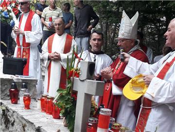 Komemoracija kod Husine jame na Kamešnici za žrtve jugokomunističke vlasti