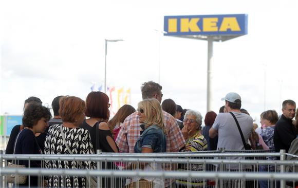 Ikea: viličar udario u dojavljivač požara što je automatski znak za evakuaciju