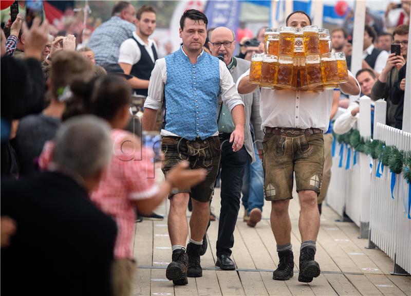 World record attempt: carrying beer mugs