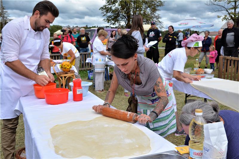 Štrudlafest u Jaškovu brendiran Guinnessovim rekordnim štrudlom 2015.