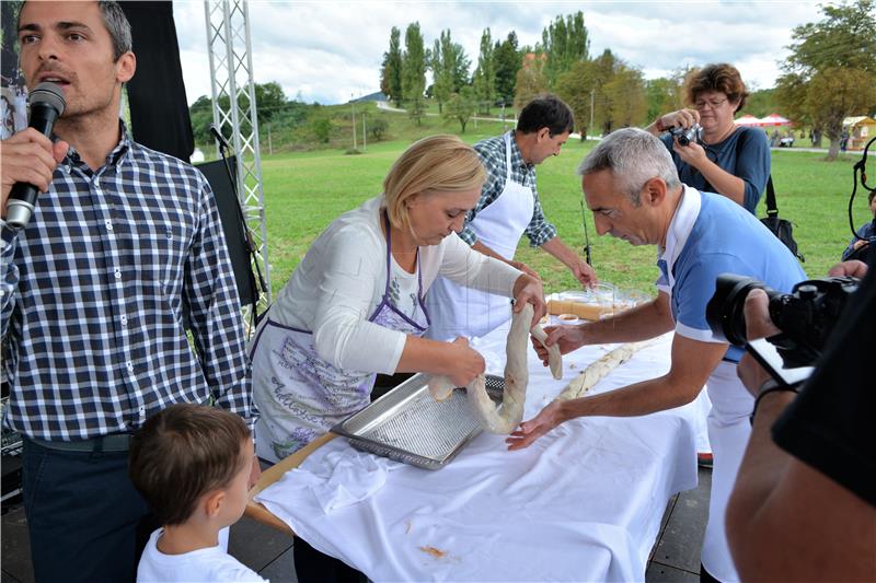 Štrudlafest u Jaškovu brendiran Guinnessovim rekordnim štrudlom 2015.