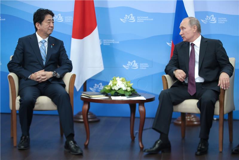 Putin i Abe "kategorički osudili" sjevernokorejski raketni pokus 