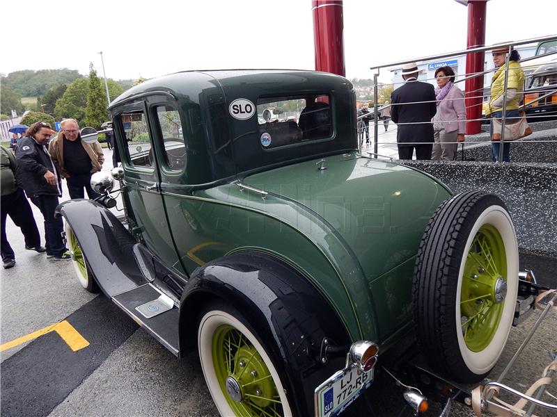 Krapina: Otvoren Muzej oldtimera Presečki