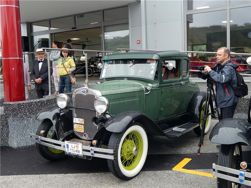 Krapina: Otvoren Muzej oldtimera Presečki