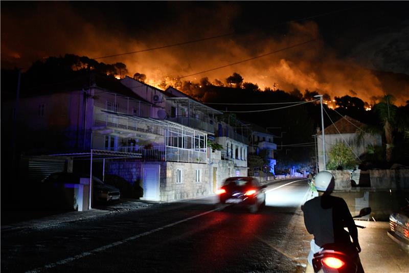 Gori u Krilu Jesenicama, Podstrani i Bajnicama