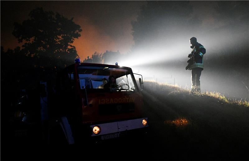 Gori u Krilu Jesenicama, Podstrani i Bajnicama