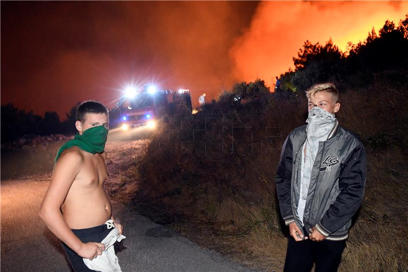 Gori u Krilu Jesenicama, Podstrani i Bajnicama