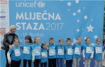 Više od 400 djece sudjelovalo u UNICEF-ovoj dječjoj utrci "Mliječna staza" za osnivanje prve banke humanog mlijeka 