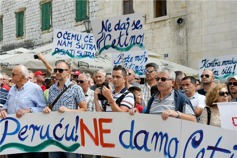 Prosvjed protiv Termoelektrane Peruća