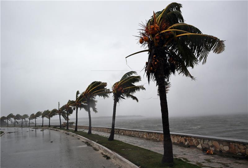 Irma stigla do Floride