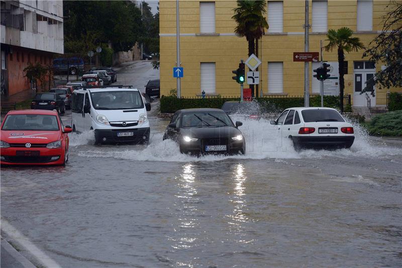 U Zadru u dva sata palo više kiše nego u dva mjeseca