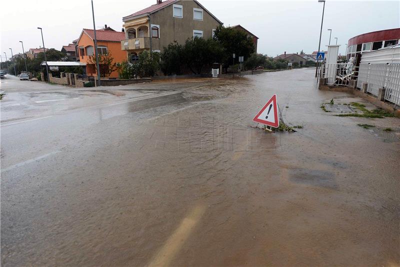 U Zadru u dva sata palo više kiše nego u dva mjeseca