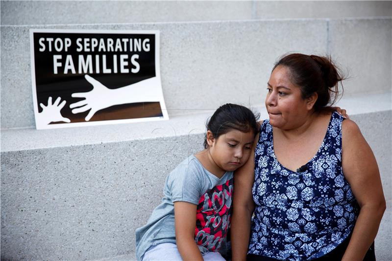 Papa se nada da će Trump preispitati odluku o djeci imigrantima