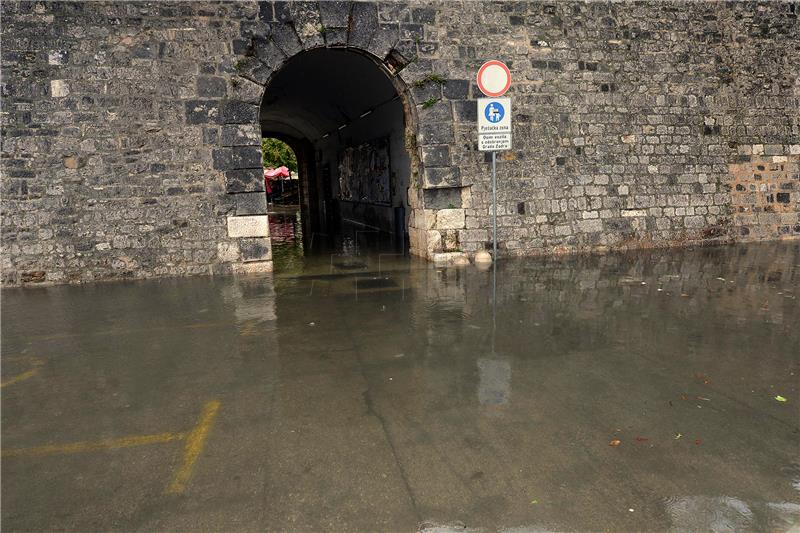 Na zadarskom području saniraju se posljedice nevremena 