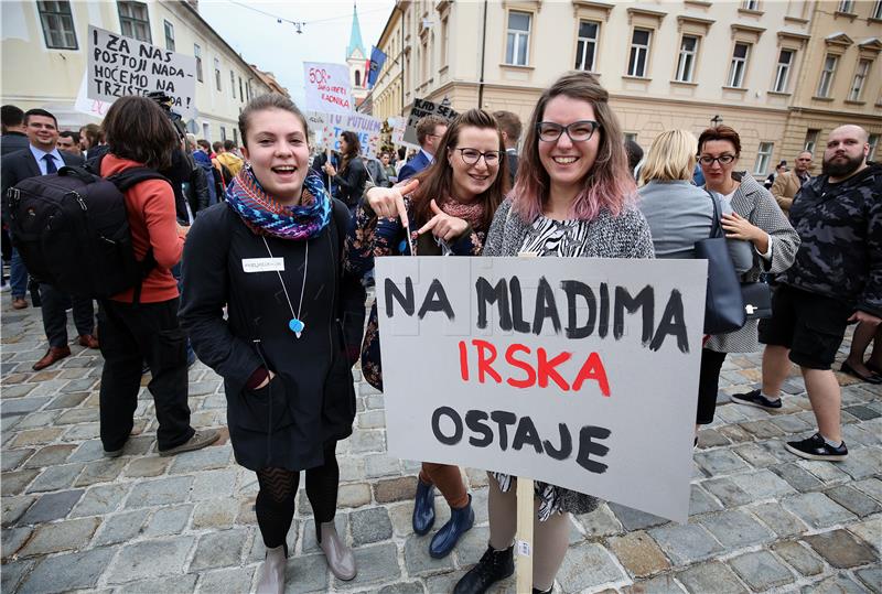 Prosvjed Inicijative 'Vrijedim više' pod nazivom 'Od mjere do barijere - Mladi vrijede više'