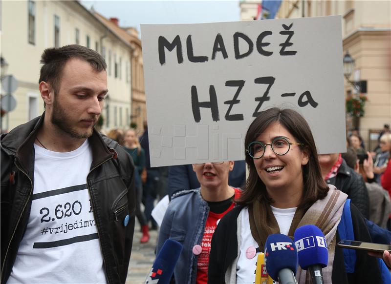 Prosvjed Inicijative 'Vrijedim više' pod nazivom 'Od mjere do barijere - Mladi vrijede više'