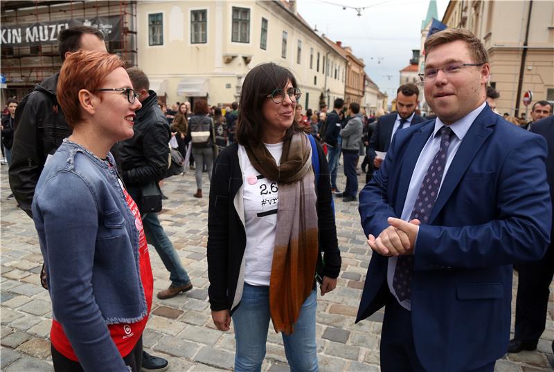 Prosvjed Inicijative 'Vrijedim više' pod nazivom 'Od mjere do barijere - Mladi vrijede više'