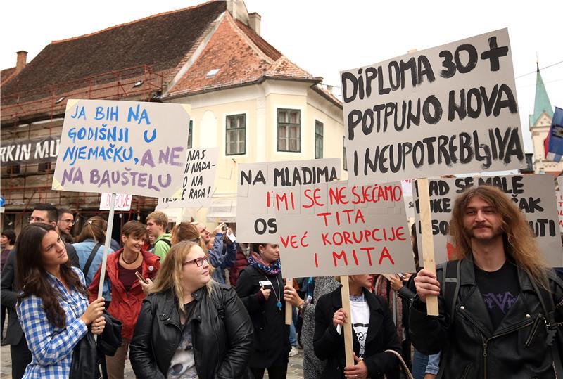 Prosvjed Inicijative 'Vrijedim više' pod nazivom 'Od mjere do barijere - Mladi vrijede više'