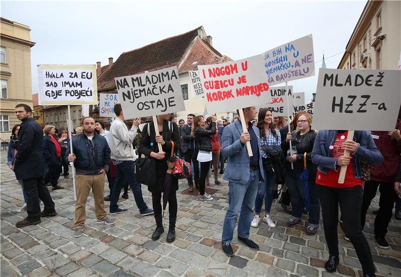 Prosvjed Inicijative 'Vrijedim više' pod nazivom 'Od mjere do barijere - Mladi vrijede više'