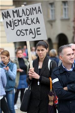 Prosvjed Inicijative 'Vrijedim više' pod nazivom 'Od mjere do barijere - Mladi vrijede više'